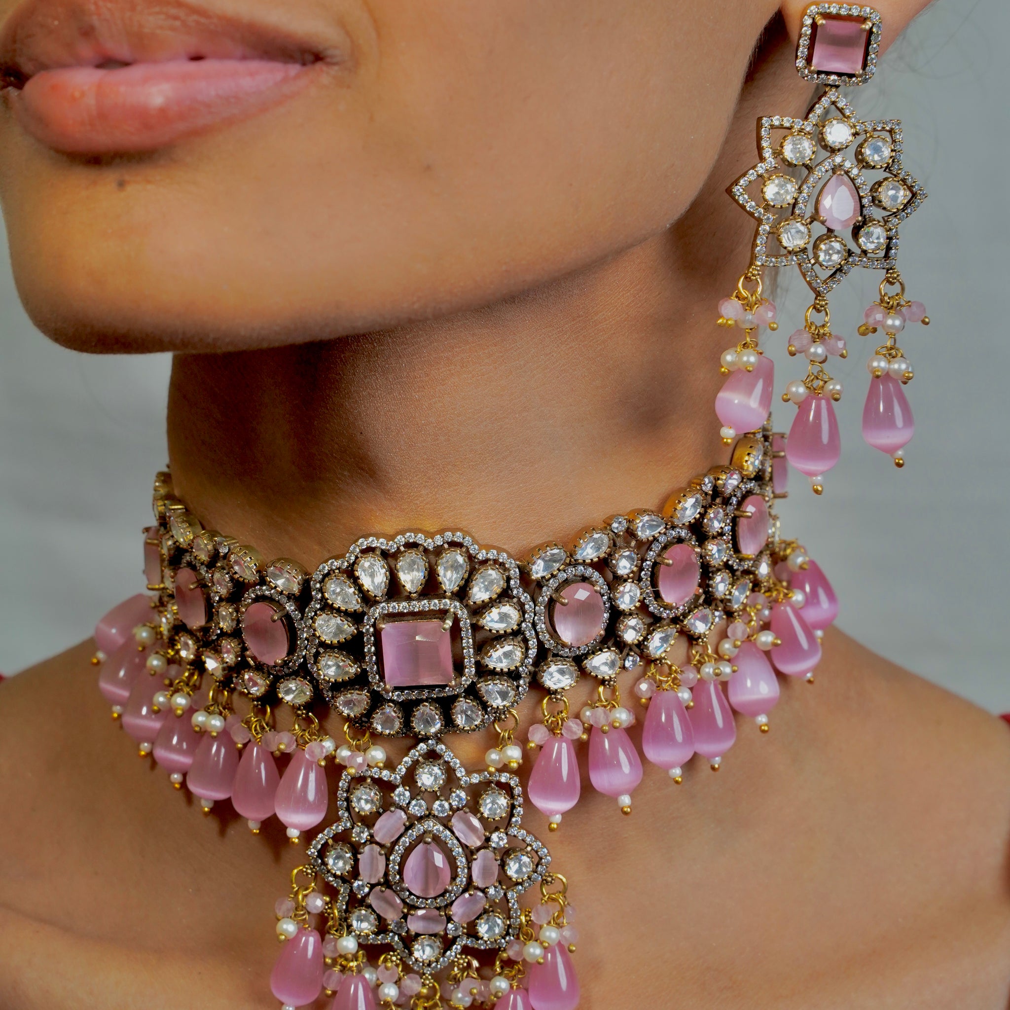 "Vintage-Style Victorian Choker with Soft Pink Beads"