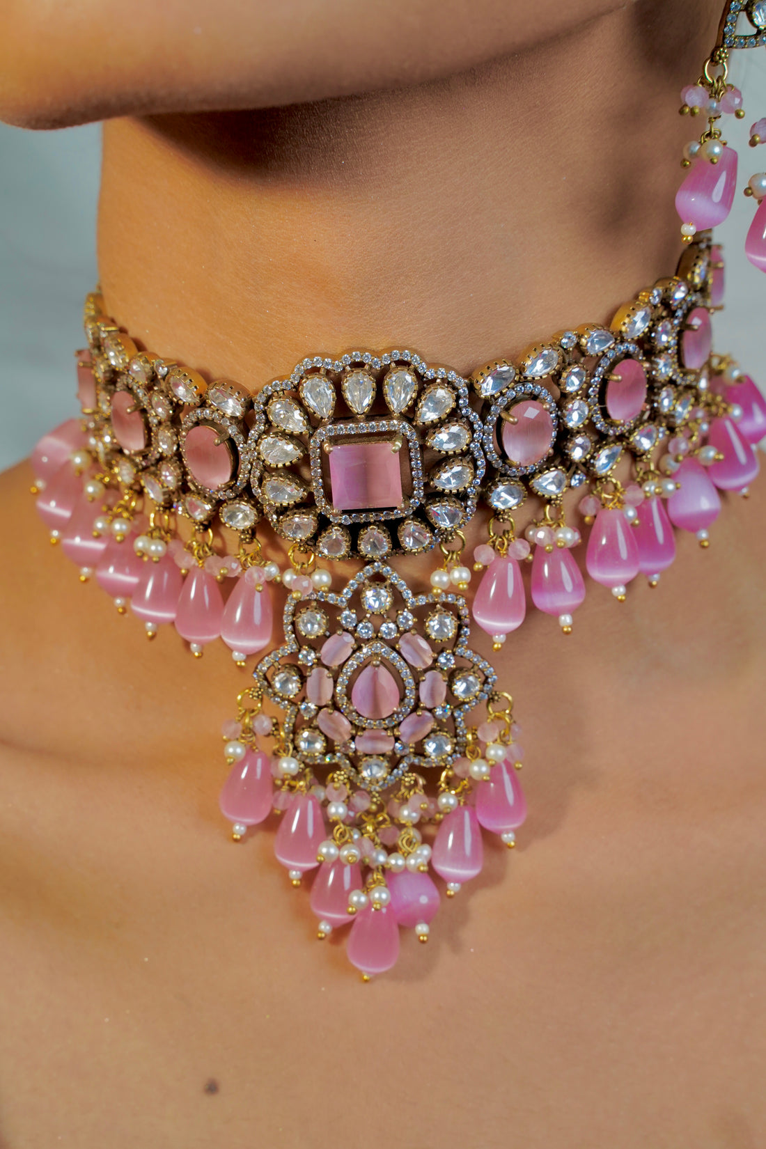 "Vintage-Style Victorian Choker with Soft Pink Beads"
