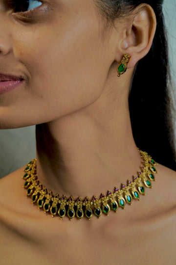 Antique Leaf Grace – Simple Green Leaf Short Necklace
