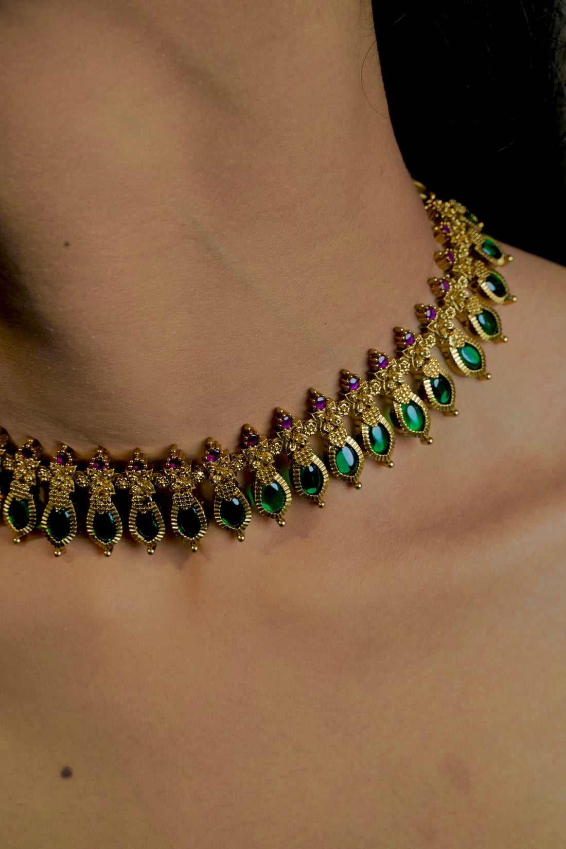 Antique Leaf Grace – Simple Green Leaf Short Necklace