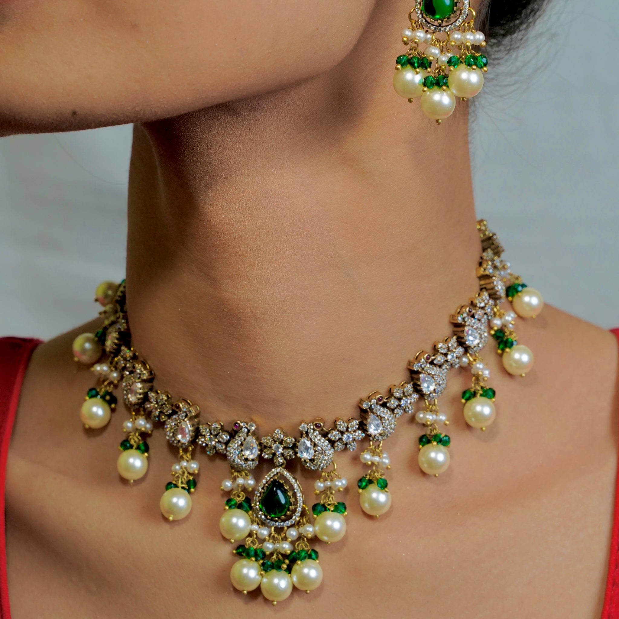 Regal Peacock Victorian Necklace – A Symphony of Elegance Green