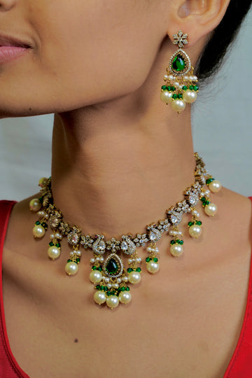 Regal Peacock Victorian Necklace – A Symphony of Elegance Green