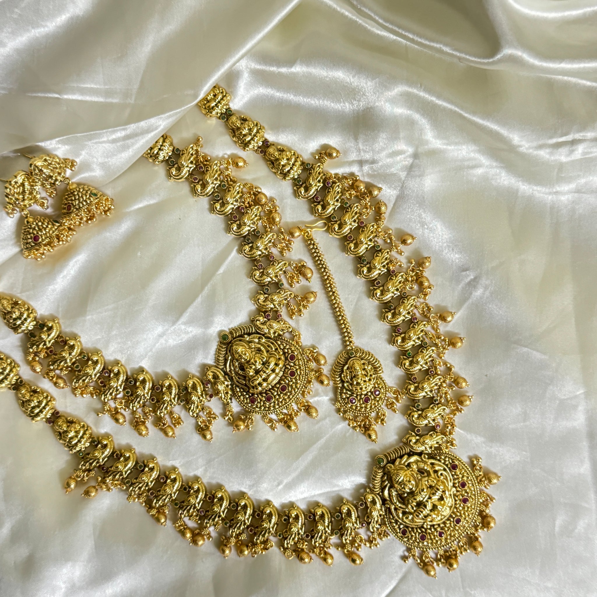 Bridal Lakshmi Golden Combo Set in Golden Beads