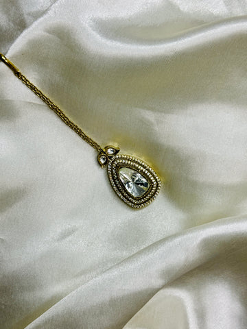 Floral Grace: Victorian Maangtikka with Crystal Flower Design