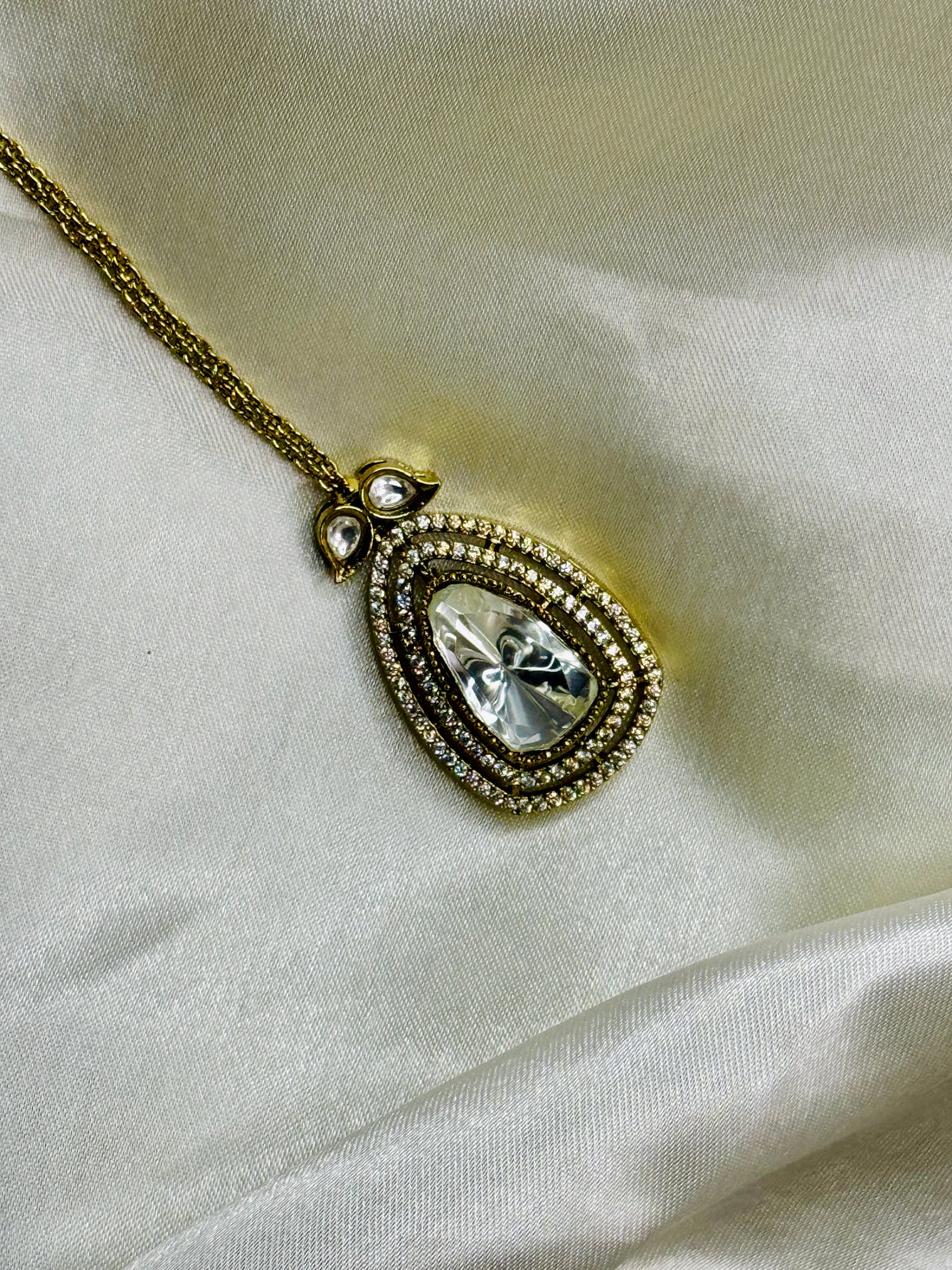 Floral Grace: Victorian Maangtikka with Crystal Flower Design
