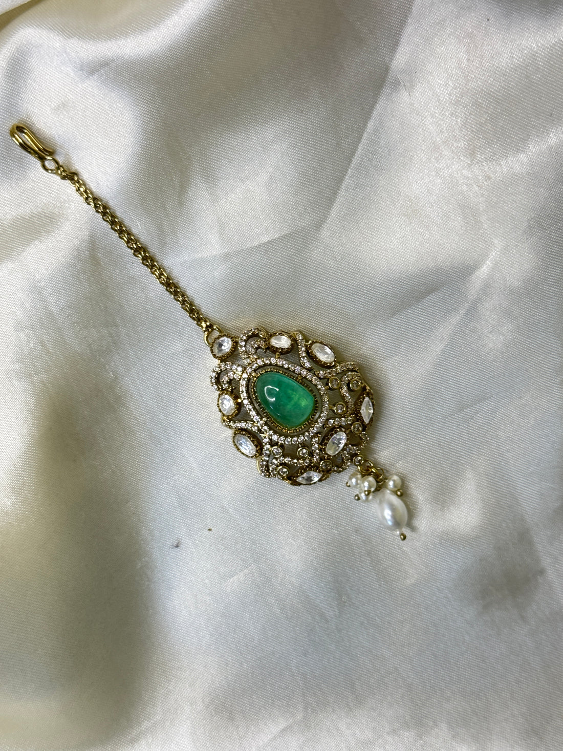 Vintage Charm Maangtikka with Pastel Green Stone