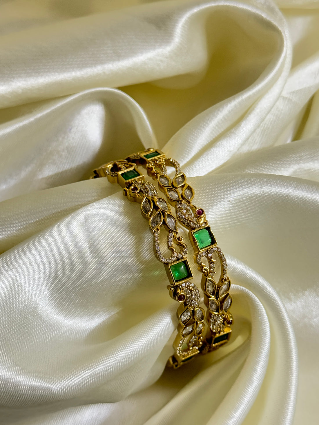 Green Stone-Embellished Leaf Pattern Bangles