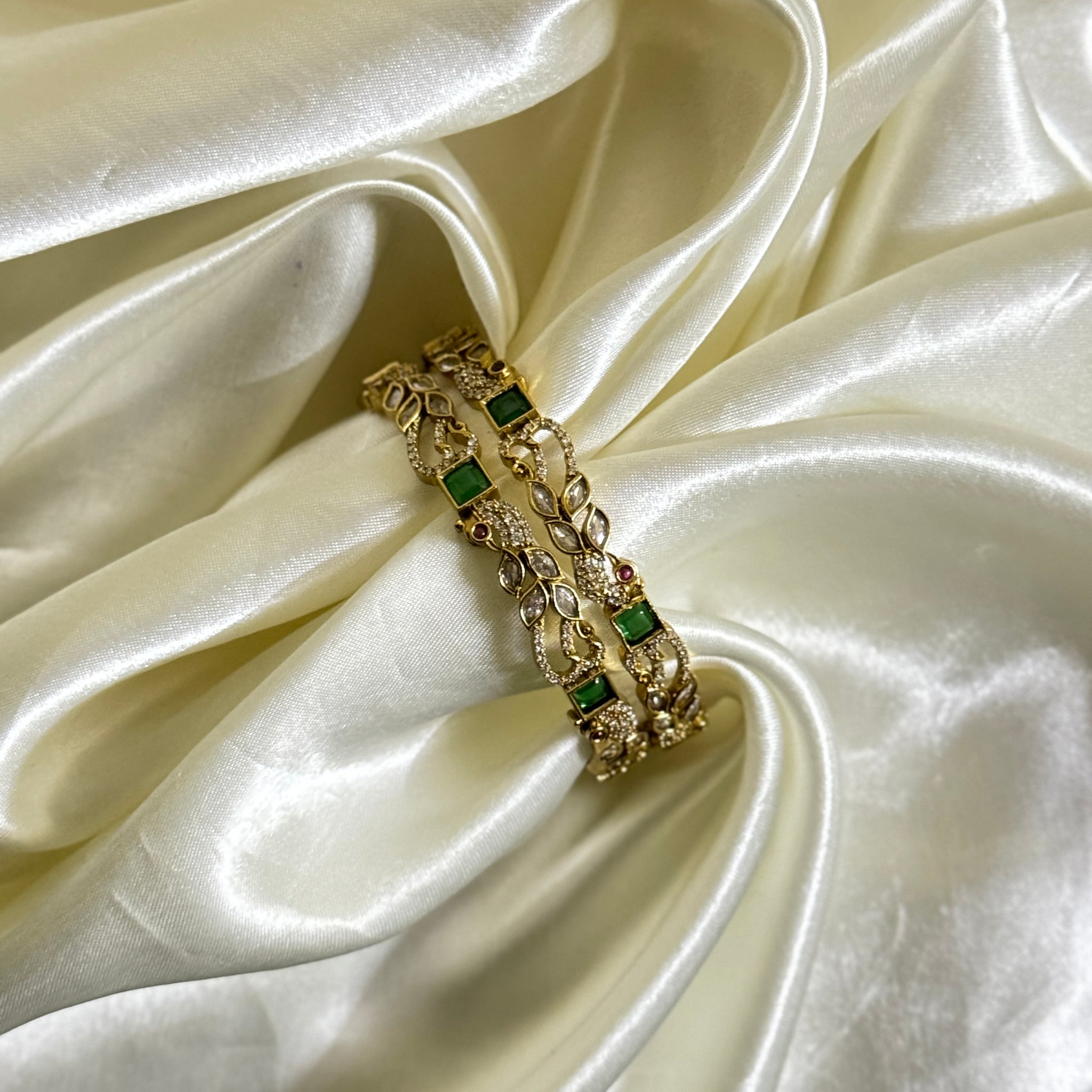 Green Stone-Embellished Leaf Pattern Bangles