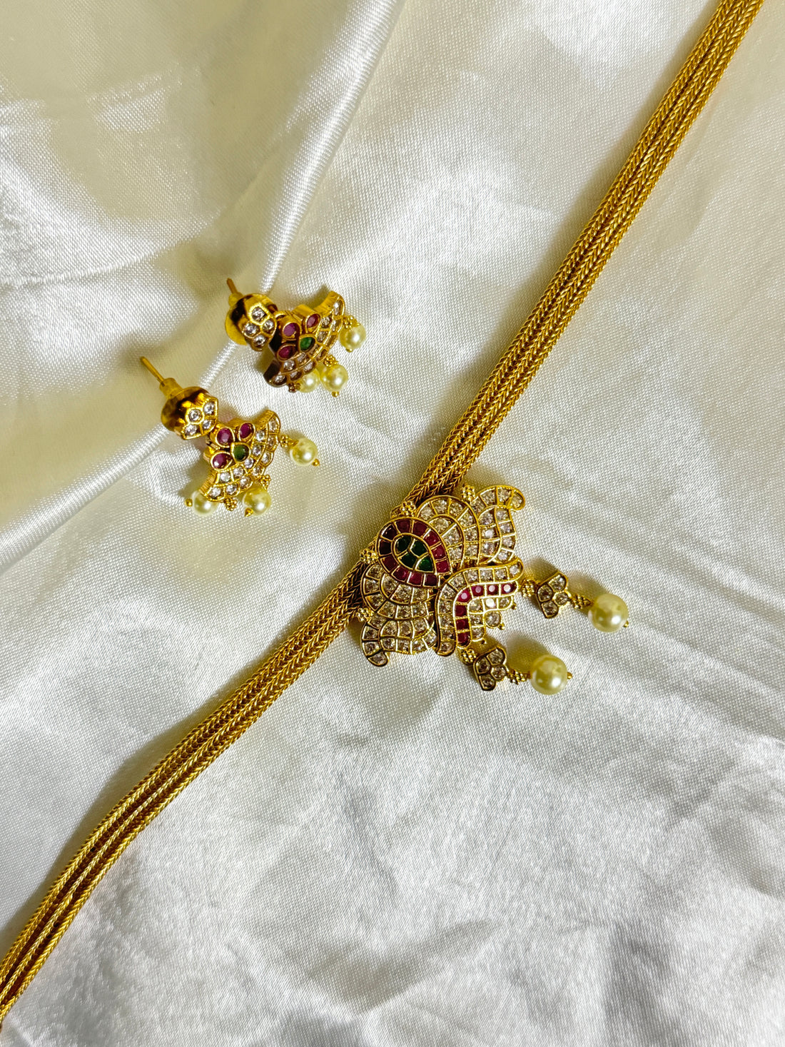 Vintage-Inspired Floral Necklace with White Beads - Jewels by Meena