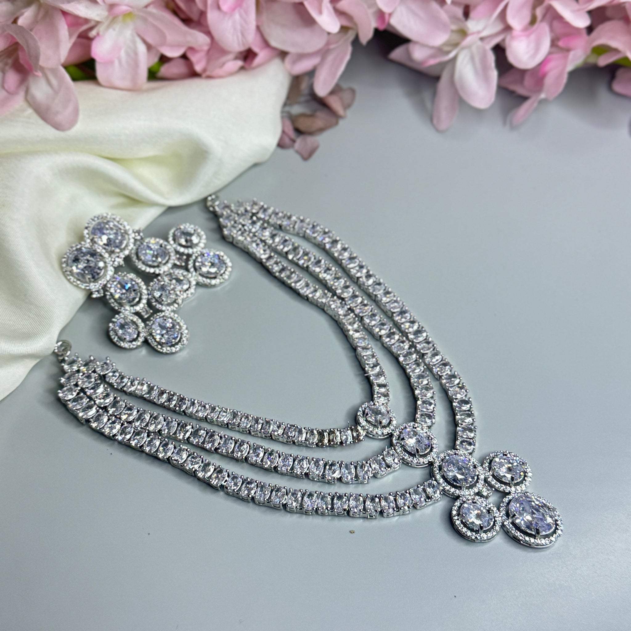 "Classic AD Necklace with Sparkling Clear Stones"