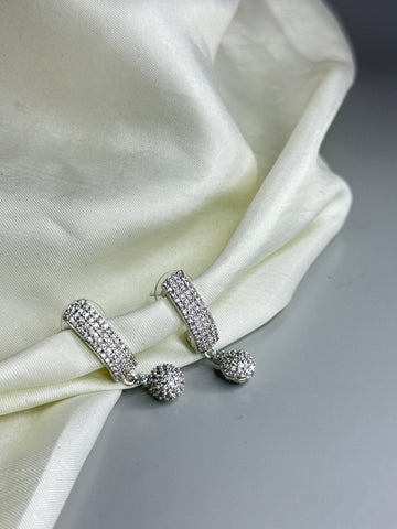 "Stunning Crystal Drop Earrings - Timeless Sparkle in a Classic Design"