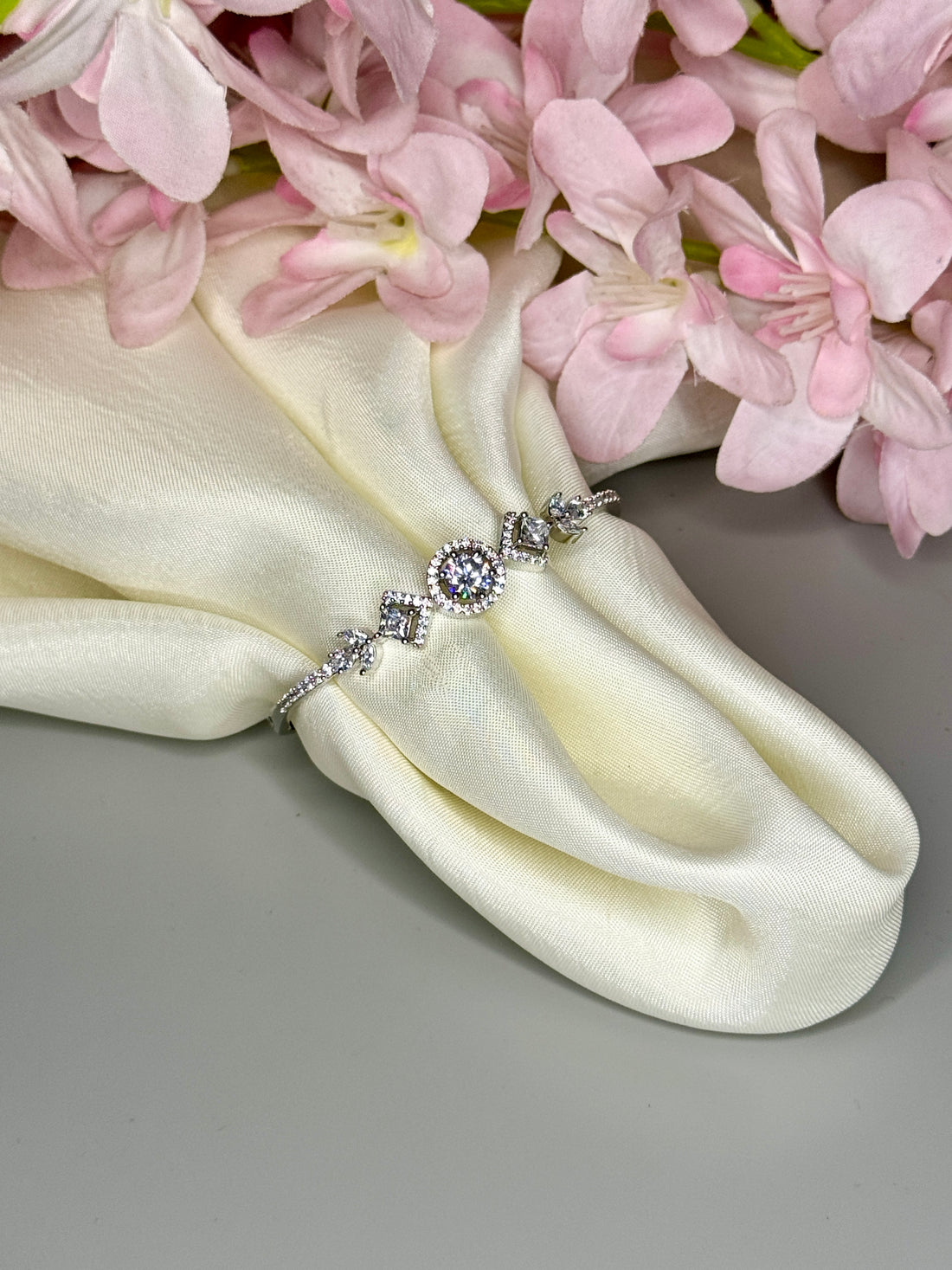 "Stunning Diamond-Finish Bracelet - A Touch of Glamour"