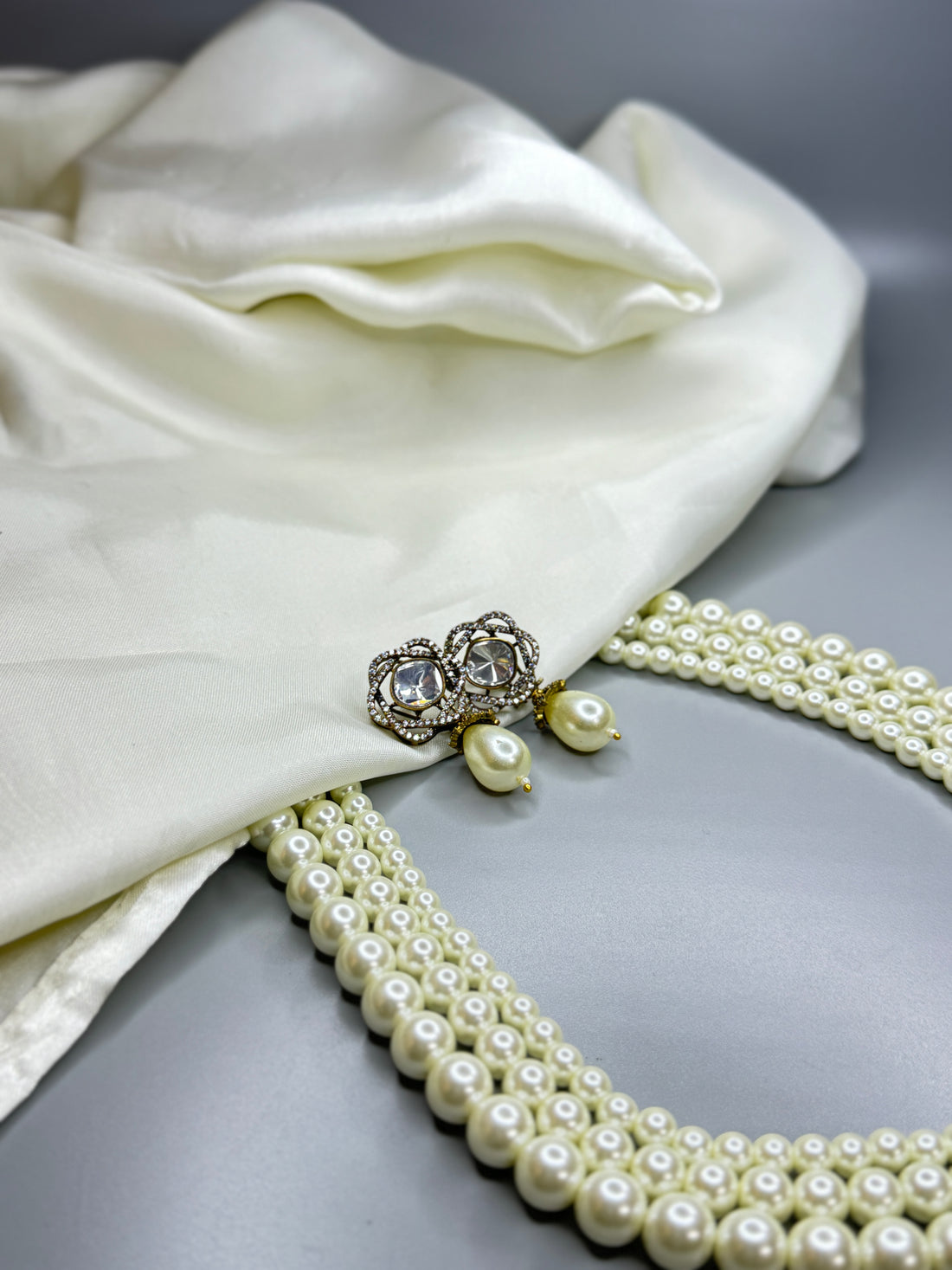 Victorian Elegance Pearl Necklace