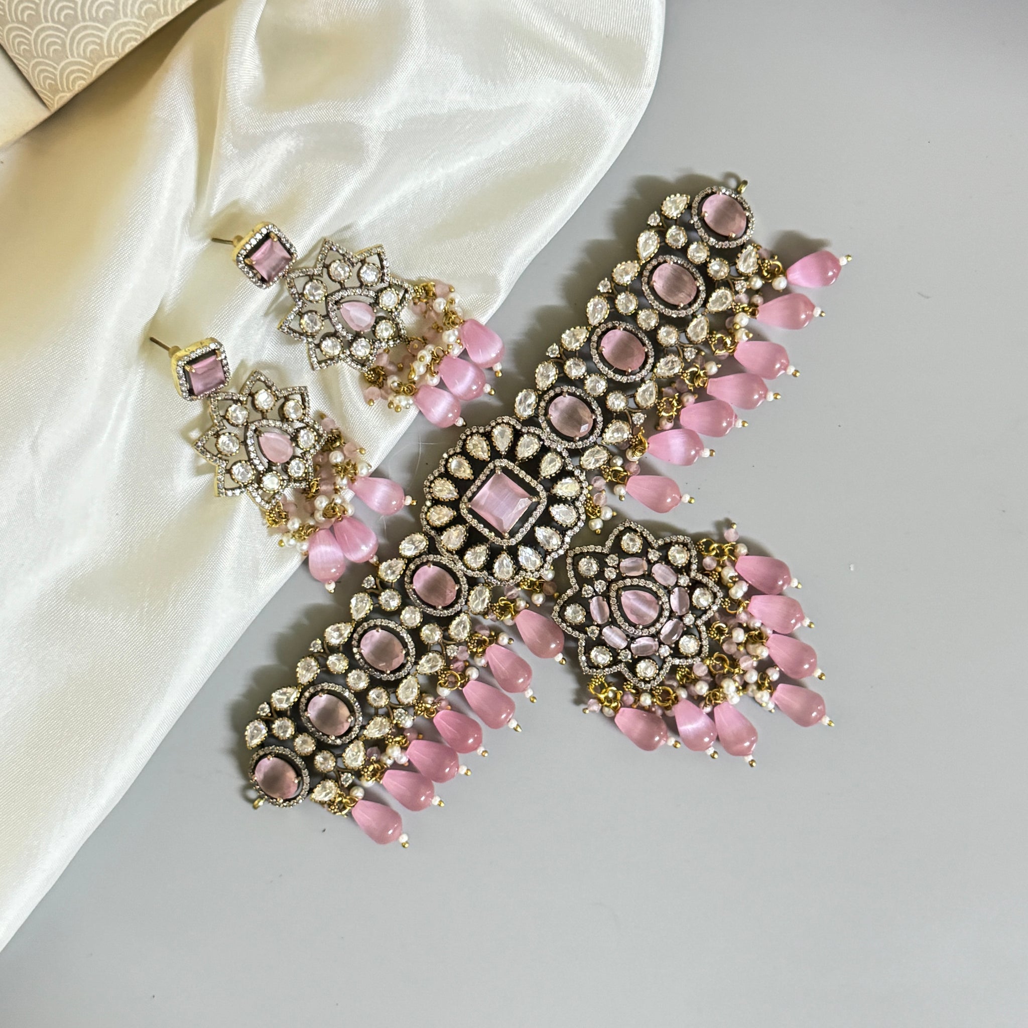 "Vintage-Style Victorian Choker with Soft Pink Beads"