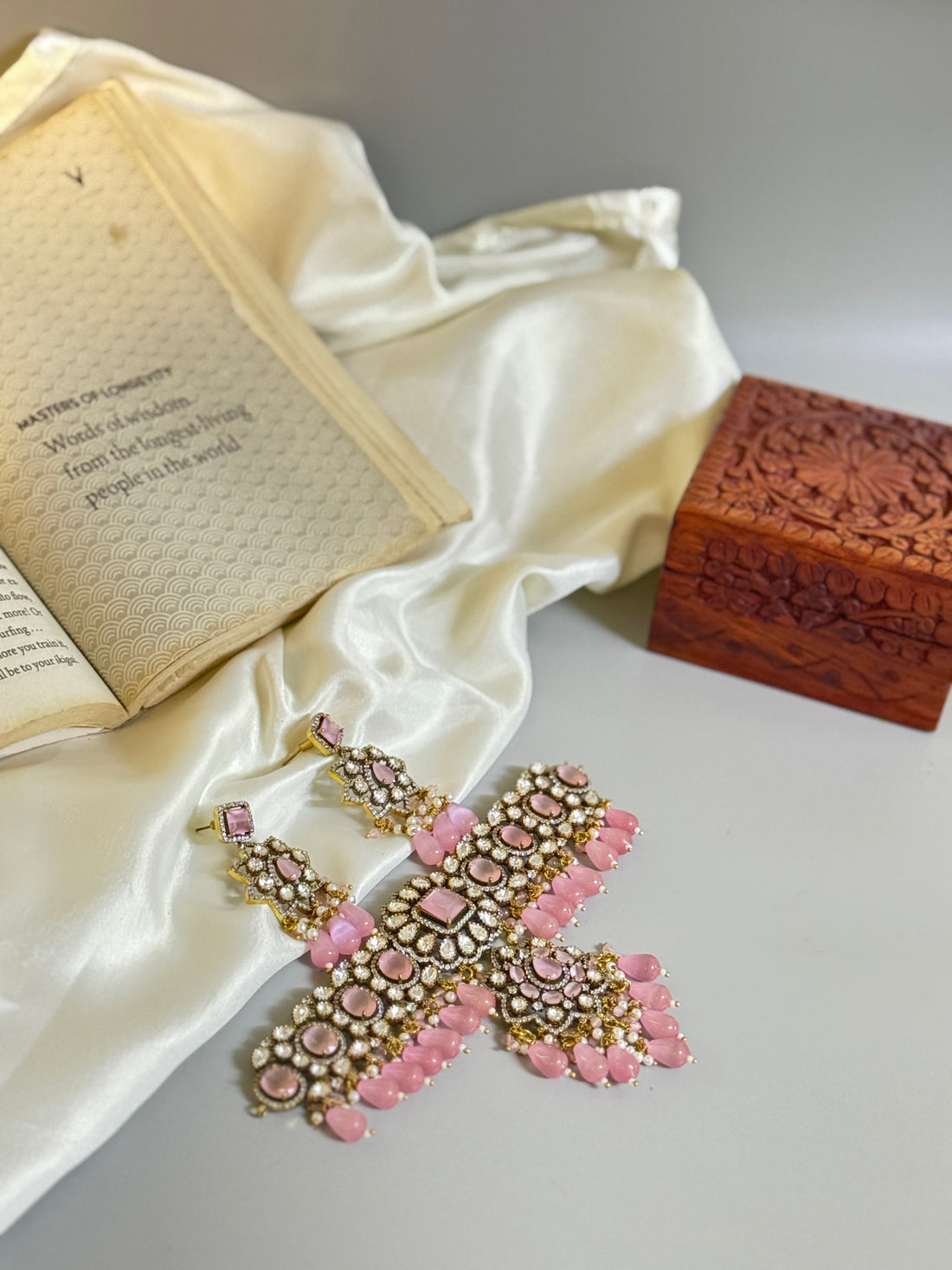 "Vintage-Style Victorian Choker with Soft Pink Beads"