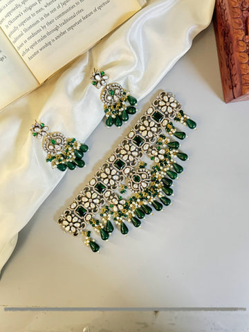 "Victorian-Inspired AD Choker Set with Green Stone and Pearl Drops"