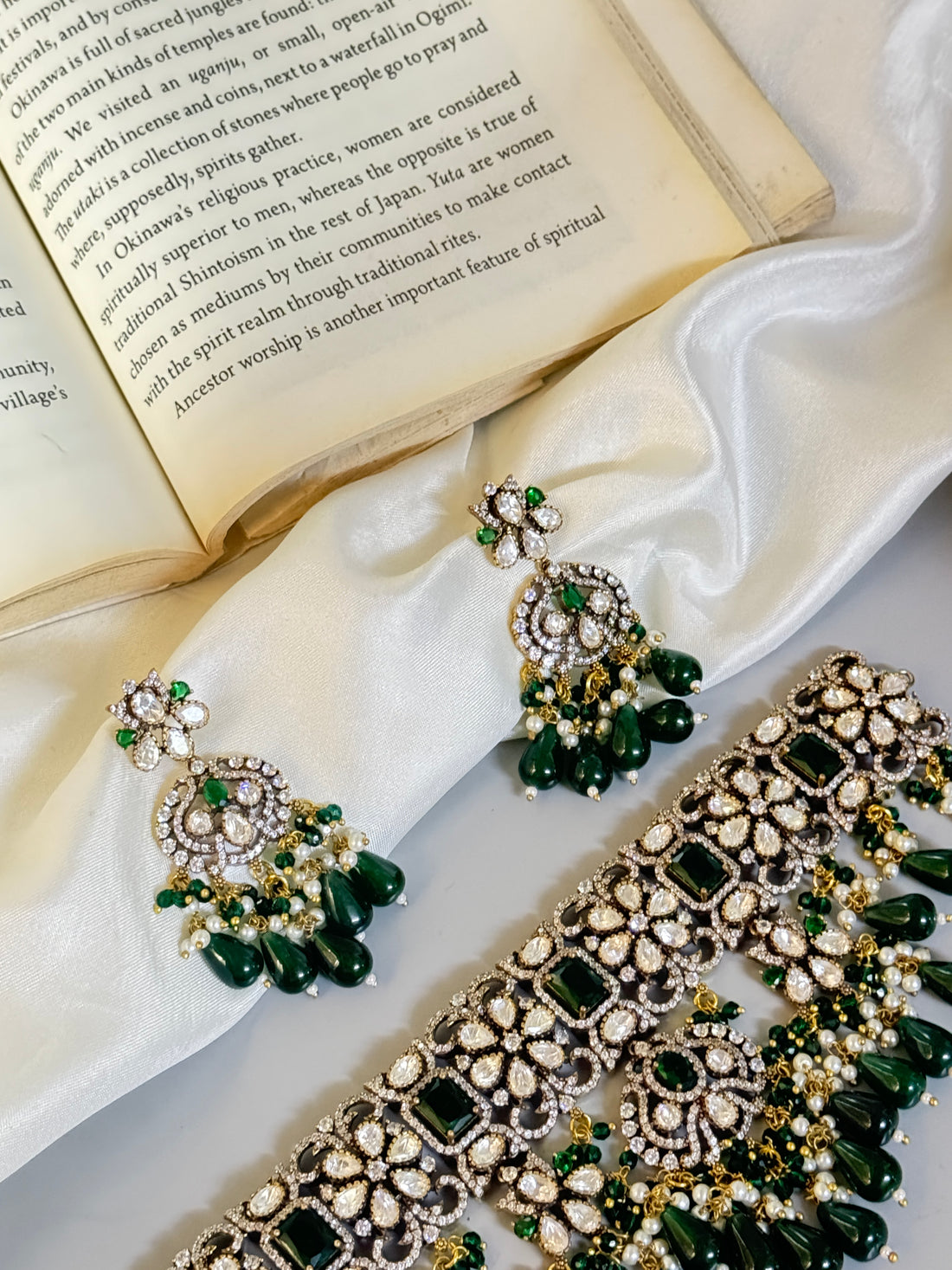 "Victorian-Inspired AD Choker Set with Green Stone and Pearl Drops"