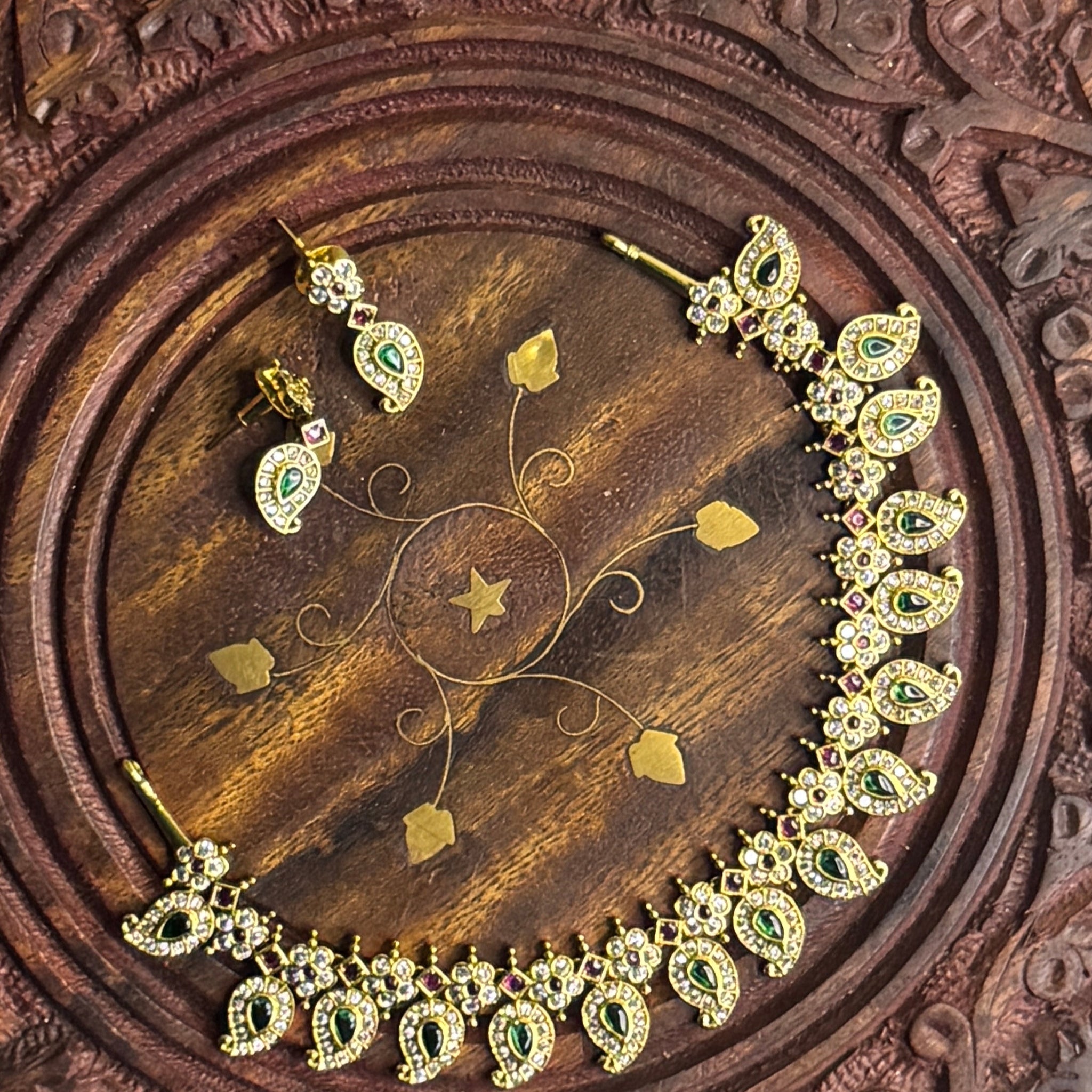 Antique Necklace with Leaf Pattern, Crystal Finish & Green Stones